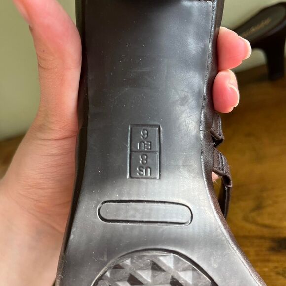 Aerosoles Heel Sandals Women's 8 Gold Brown Suede Leather - Picture 4 of 5